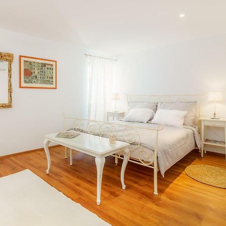Felix Apartment โรวีน ภายนอก รูปภาพ
