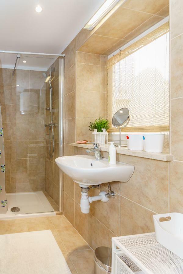 Felix Apartment โรวีน ภายนอก รูปภาพ
